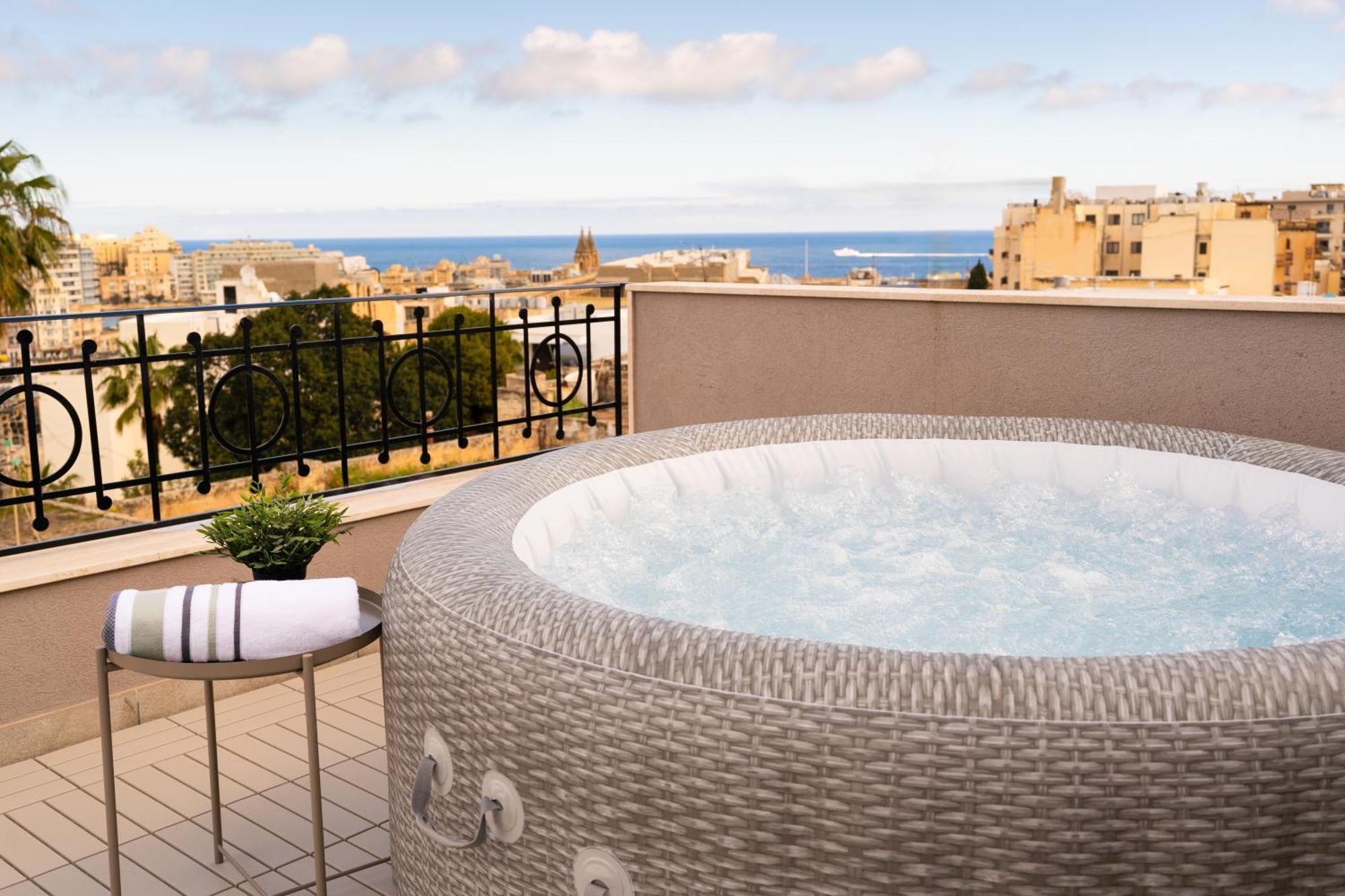 דירות סליאמה La88 Bayview Penthouse With Jacuzzi מראה חיצוני תמונה